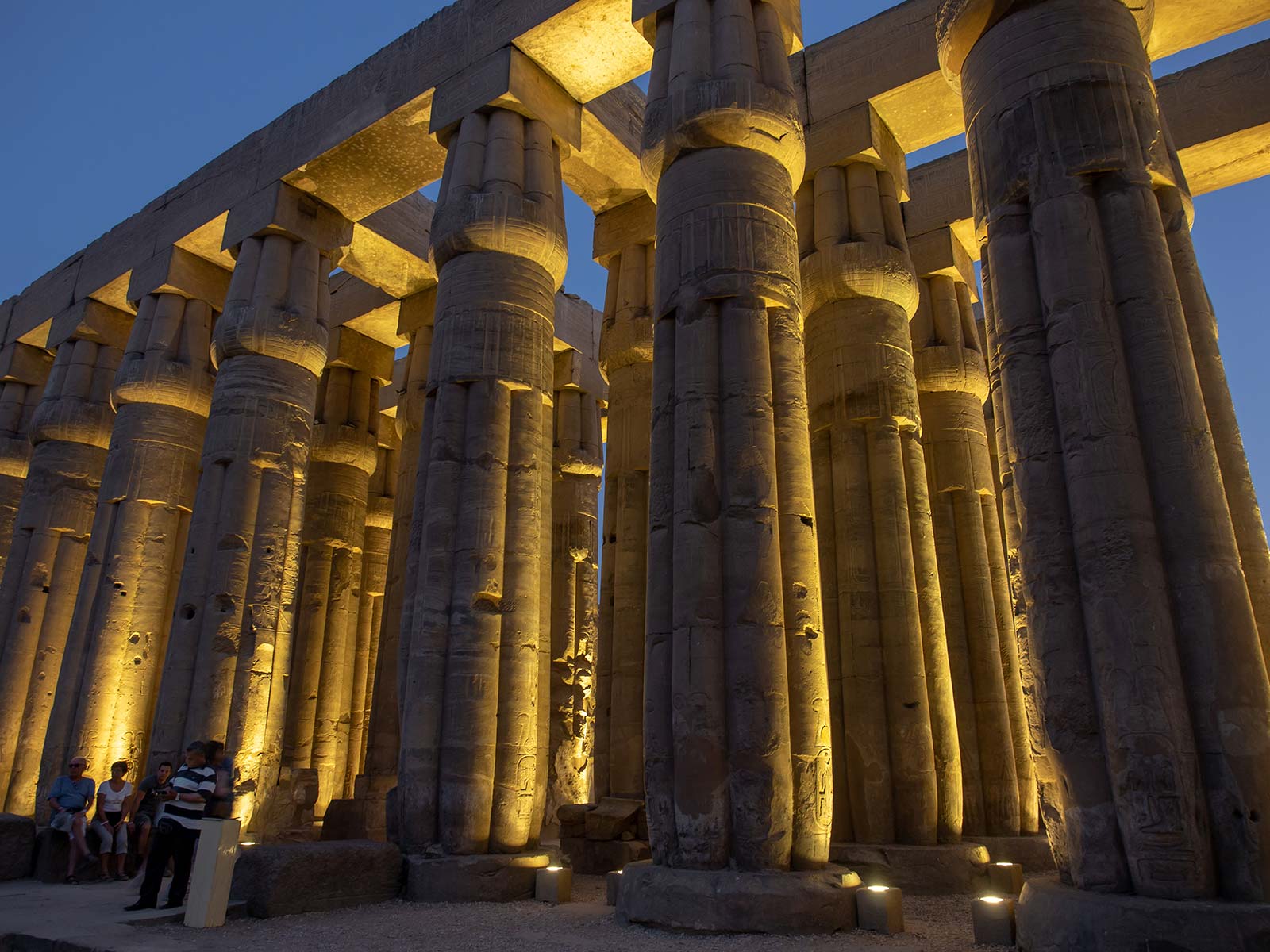 Luxor Tempel bei Nacht