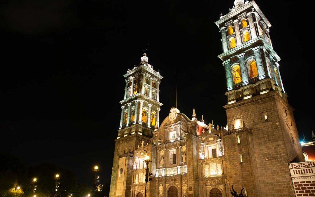 Kathedrale von Puebla bei Nacht